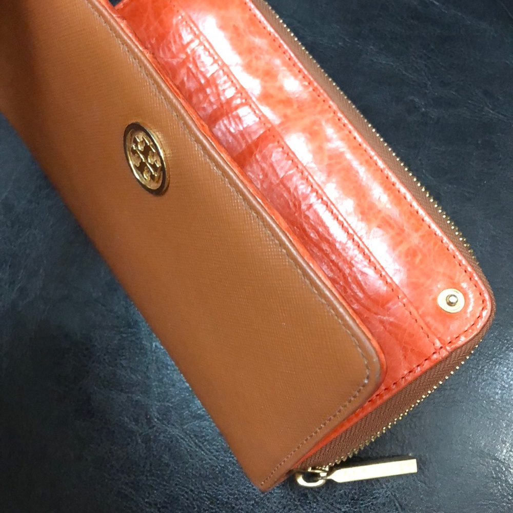 Tory Burch Leather Zipper Wallet - Picture 4 of 10